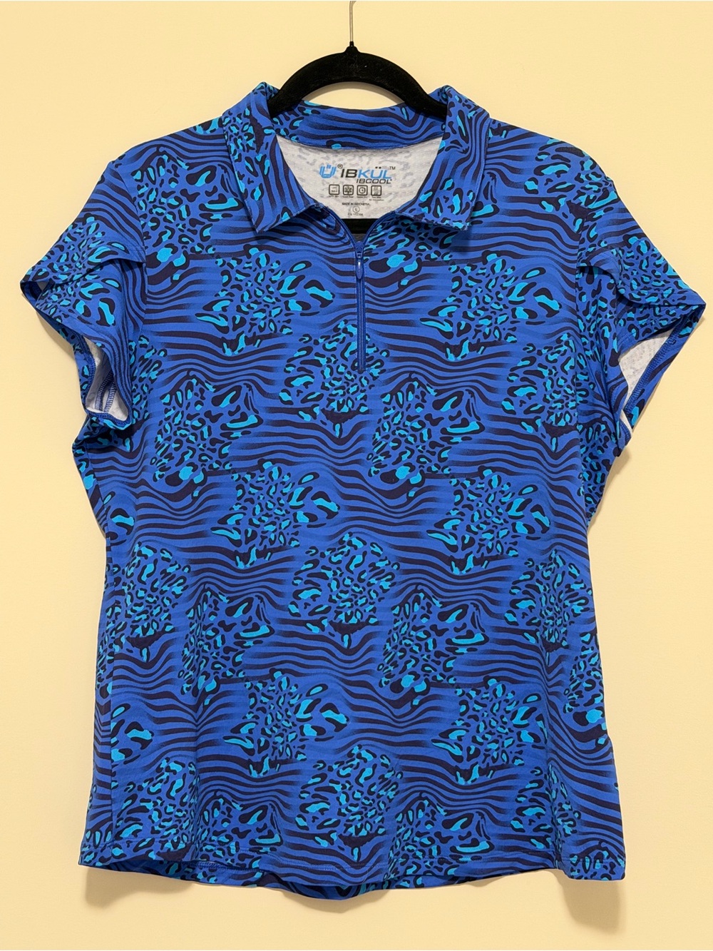 IBKUL Size Large Blue Animal Print Yun Tulip Sleeve Top UPF50 Preppy Pickleball